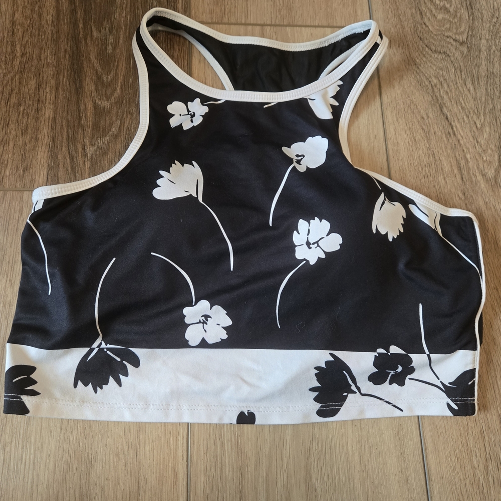 Floral Black and White Active Crop
